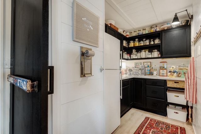 1443 SW Canyon Drive, Redmond, OR 97756