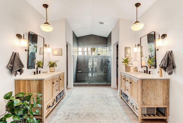 1443 SW Canyon Drive, Redmond, OR 97756