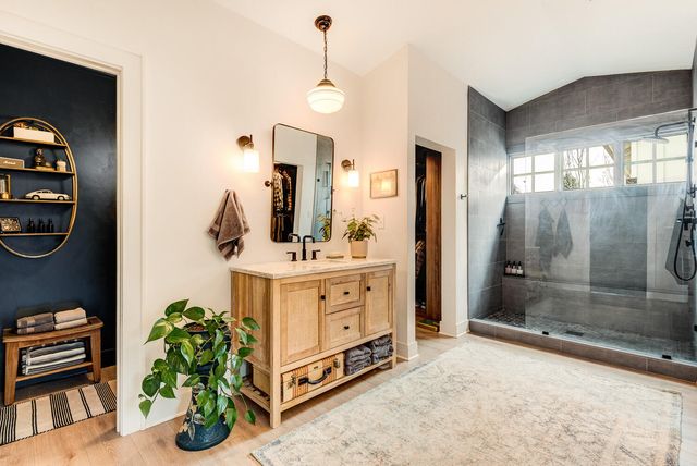 1443 SW Canyon Drive, Redmond, OR 97756