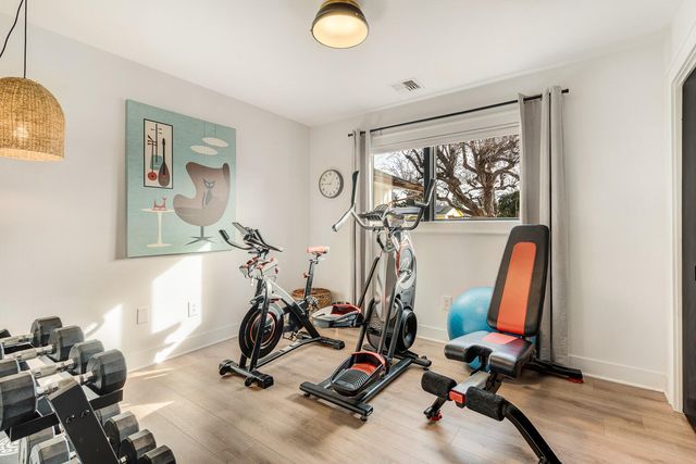 1443 SW Canyon Drive, Redmond, OR 97756