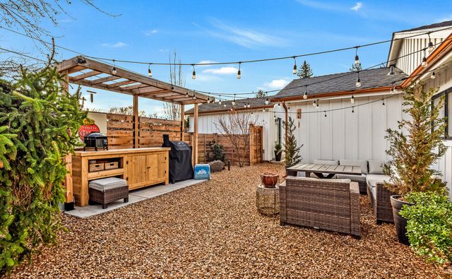 1443 SW Canyon Drive, Redmond, OR 97756