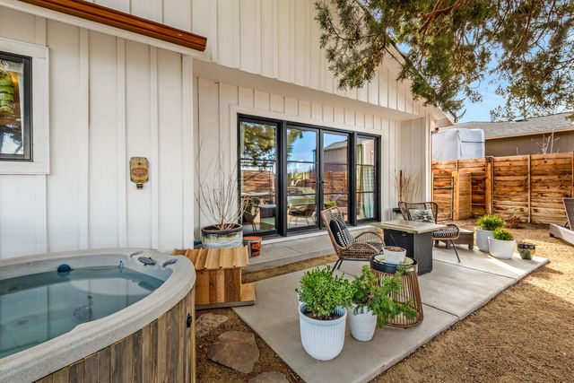 1443 SW Canyon Drive, Redmond, OR 97756