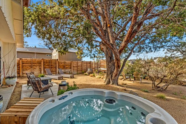 1443 SW Canyon Drive, Redmond, OR 97756