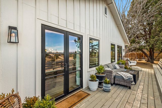 1443 SW Canyon Drive, Redmond, OR 97756