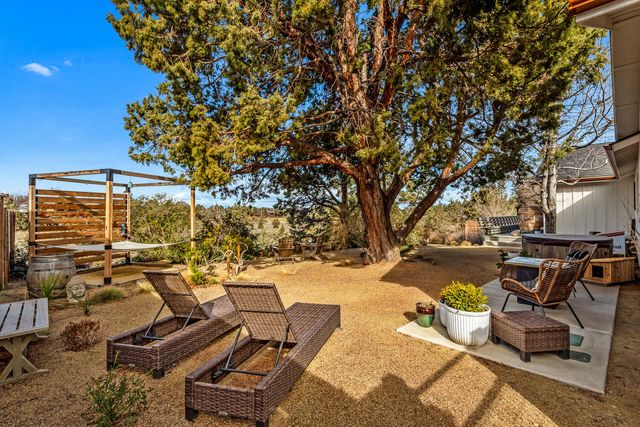 1443 SW Canyon Drive, Redmond, OR 97756