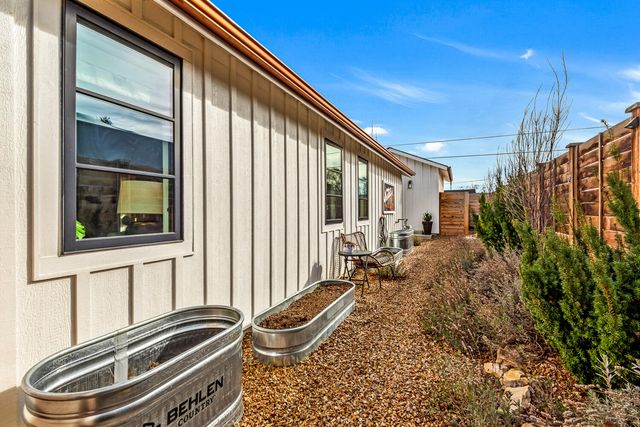 1443 SW Canyon Drive, Redmond, OR 97756