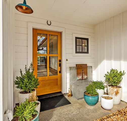 1443 SW Canyon Drive, Redmond, OR 97756