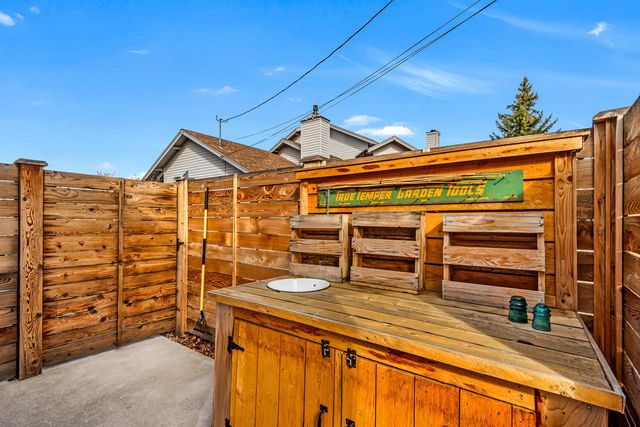 1443 SW Canyon Drive, Redmond, OR 97756