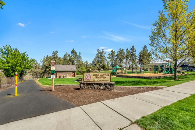 1443 SW Canyon Drive, Redmond, OR 97756