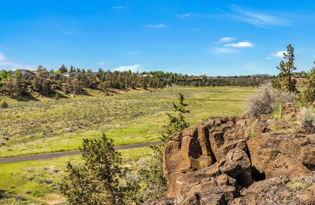 1443 SW Canyon Drive, Redmond, OR 97756