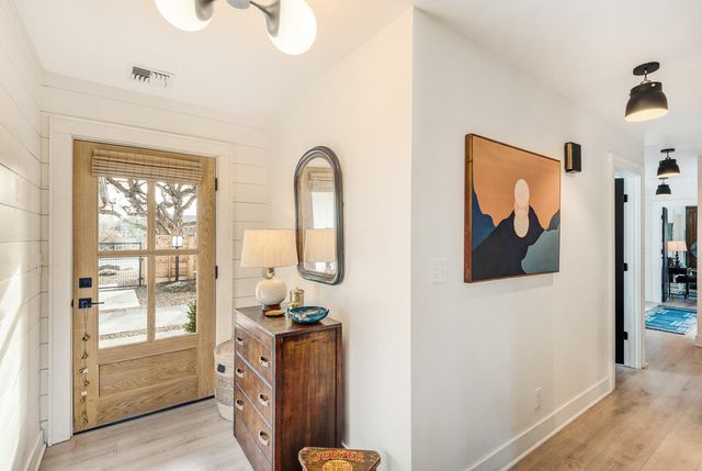 1443 SW Canyon Drive, Redmond, OR 97756