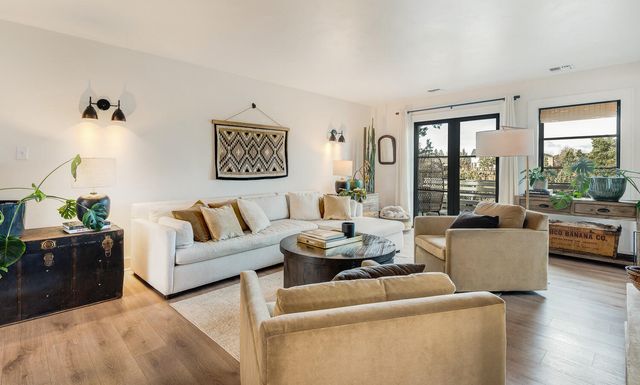 1443 SW Canyon Drive, Redmond, OR 97756