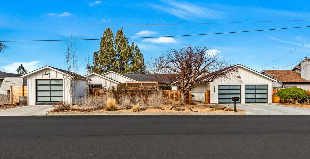 1443 SW Canyon Drive, Redmond, OR 97756