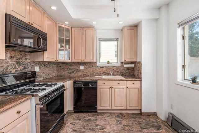 7844 86th Street, Glendale, NY 11385