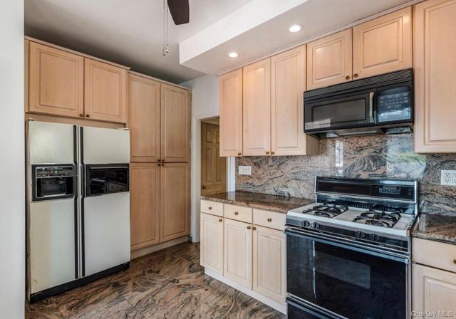 7844 86th Street, Glendale, NY 11385