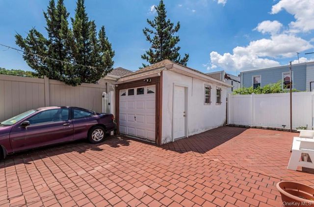 7844 86th Street, Glendale, NY 11385