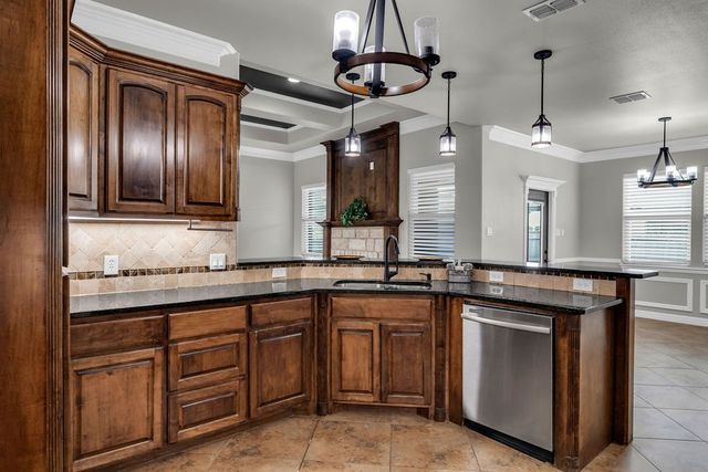 3721 Lake Mcqueeney, Robstown, TX 78380