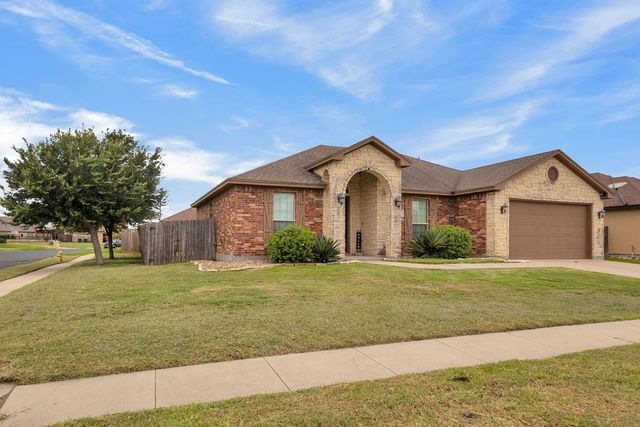 3721 Lake Mcqueeney, Robstown, TX 78380