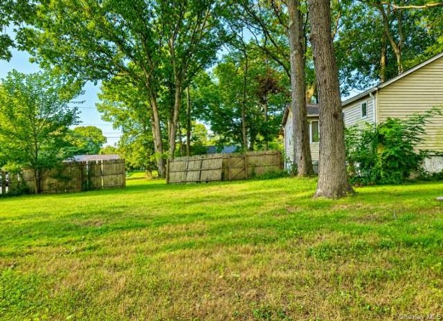 86 N Evergreen Drive, Selden, NY 11784