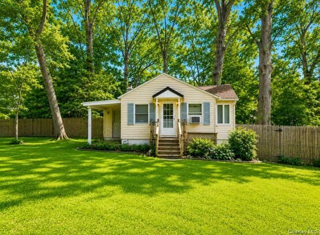 86 N Evergreen Drive, Selden, NY 11784