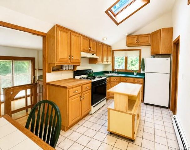 86 N Evergreen Drive, Selden, NY 11784