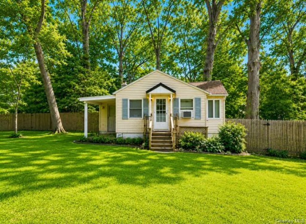 86 N Evergreen Drive, Selden, NY 11784 — photo 4