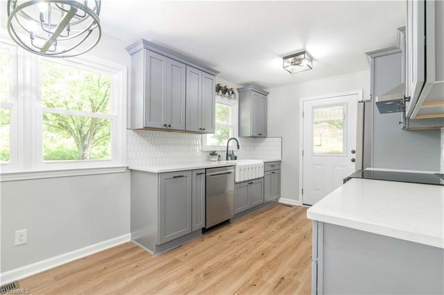 137 Dewsberry Road, King, NC 27021