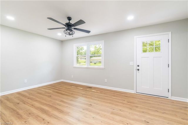 137 Dewsberry Road, King, NC 27021
