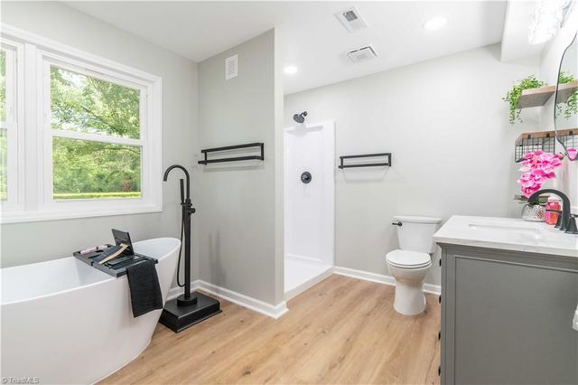 137 Dewsberry Road, King, NC 27021