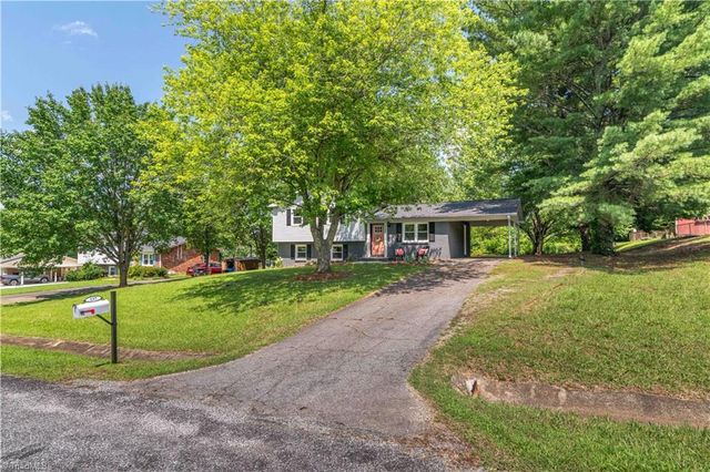 137 Dewsberry Road, King, NC 27021