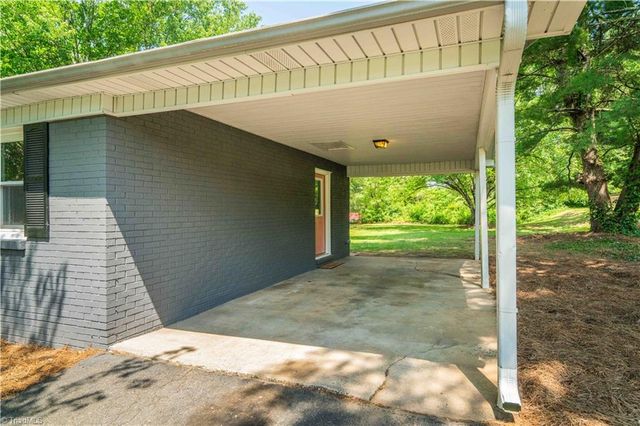 137 Dewsberry Road, King, NC 27021