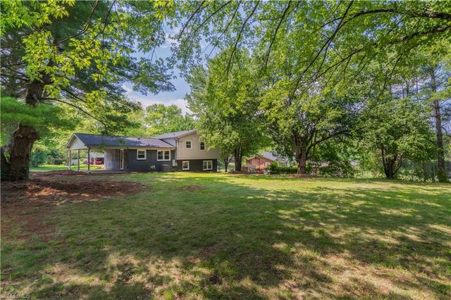 137 Dewsberry Road, King, NC 27021