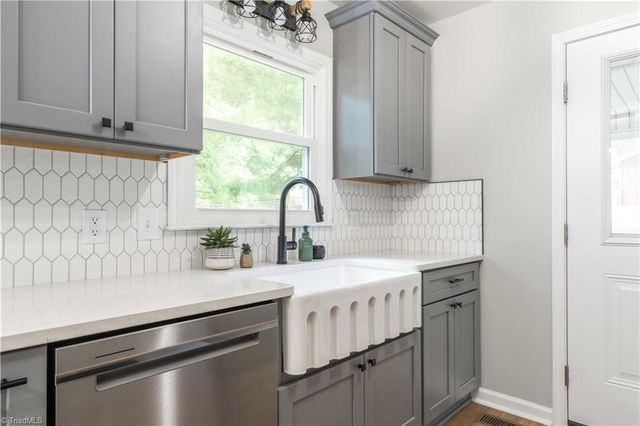137 Dewsberry Road, King, NC 27021
