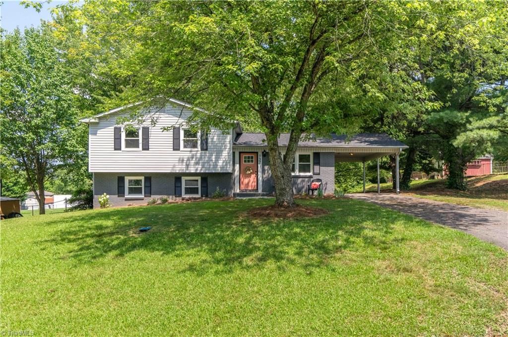 137 Dewsberry Road, King, NC 27021