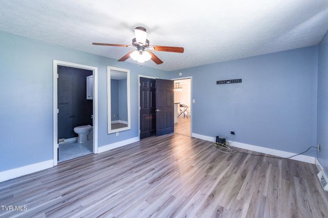 303 Clifftop Court, Mount Carmel, TN 37645