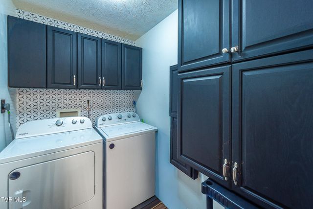 303 Clifftop Court, Mount Carmel, TN 37645