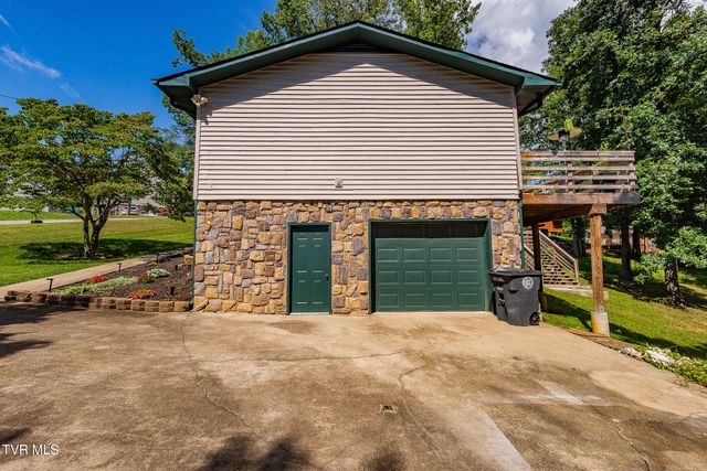 303 Clifftop Court, Mount Carmel, TN 37645