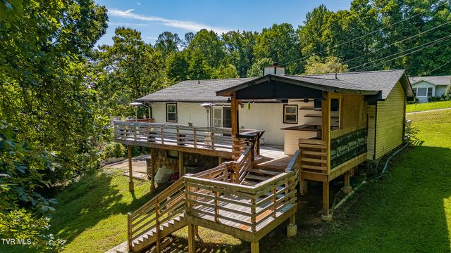 303 Clifftop Court, Mount Carmel, TN 37645