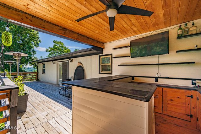 303 Clifftop Court, Mount Carmel, TN 37645
