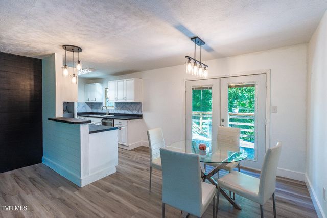 303 Clifftop Court, Mount Carmel, TN 37645