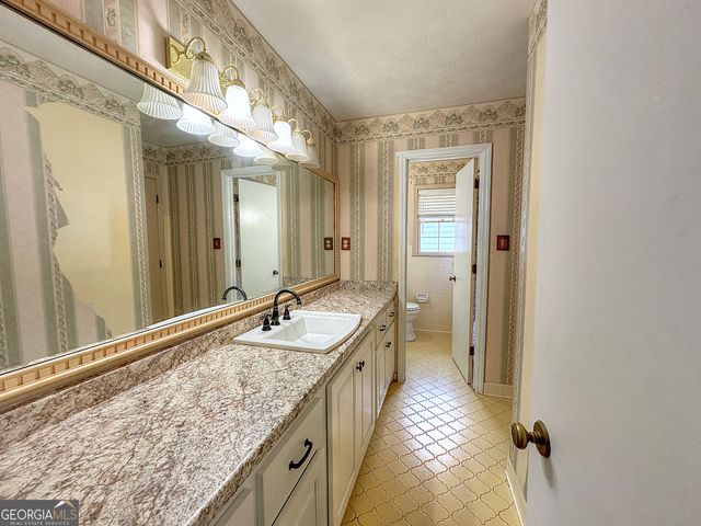 2552 W Sr 54 Highway, Hogansville, GA 30230