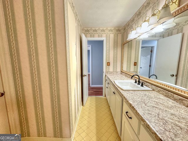 2552 W Sr 54 Highway, Hogansville, GA 30230