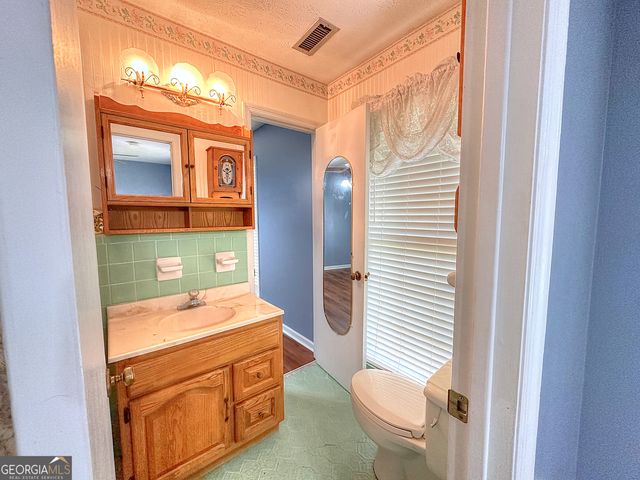 2552 W Sr 54 Highway, Hogansville, GA 30230