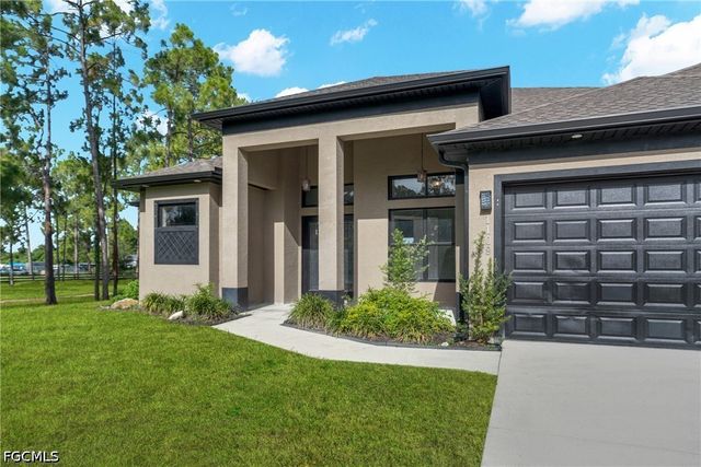 1109 Rush AVE, Lehigh Acres, FL 33972