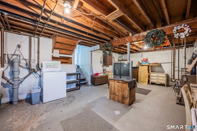 102 Winslow Drive, Newington, CT 06111