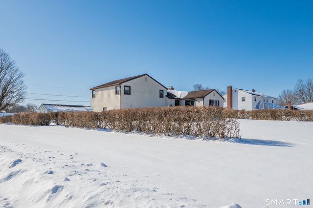 102 Winslow Drive, Newington, CT 06111