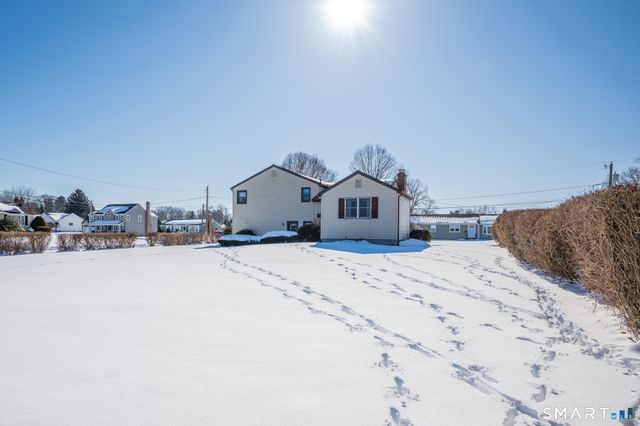 102 Winslow Drive, Newington, CT 06111