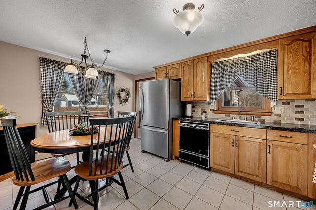 102 Winslow Drive, Newington, CT 06111