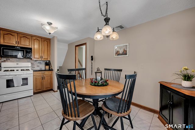 102 Winslow Drive, Newington, CT 06111