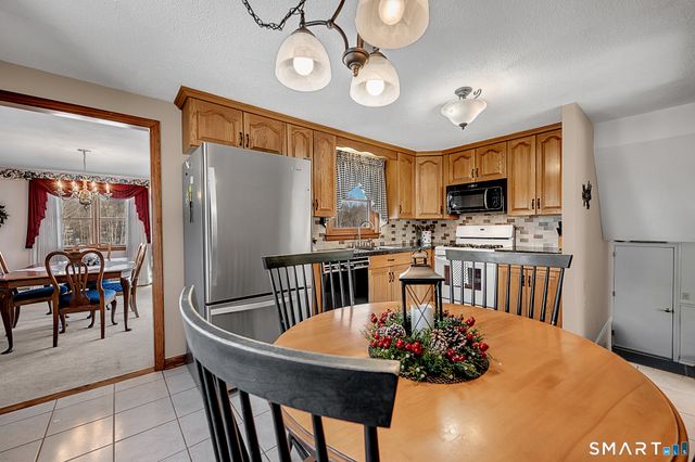 102 Winslow Drive, Newington, CT 06111